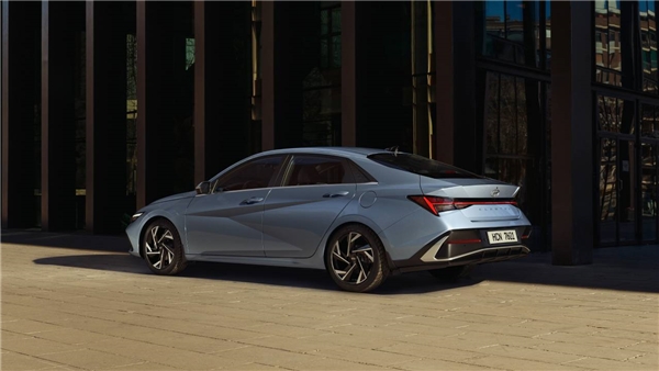 Sedan tutkunlarına: Yeni Hyundai Elantra satışa çıktı!