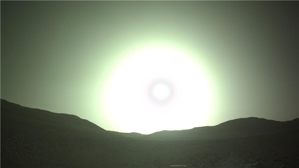 NASA'nın Mars gezgini Perseverance, Mars'ta mavi gün batımını kaydetti