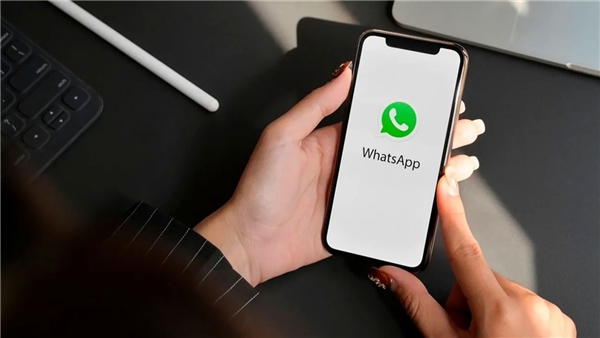 WhatsApp, Kullanıcıların İki Hesap Arasında Geçiş Yapmalarını Sağlayacak Bir Özellik Getiriyor
