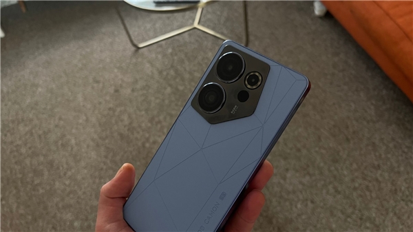 Google Pixel modellerinin ardından Android 14'ü alan ilk model Tecno Camon 20 Premier 5G oldu