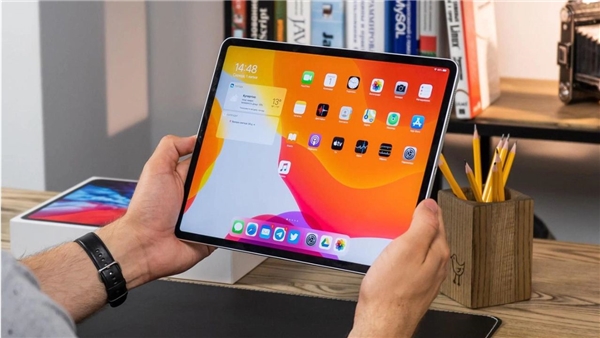 Apple, iPad Pro için OLED ekranı terk edebilir