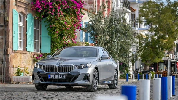 Yeni BMW 5 Serisi Türkiye'de Tanıtıldı