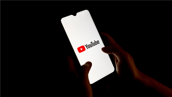 Avrupa Komisyonu, YouTube ve Google'a uyarı mektubu gönderdi
