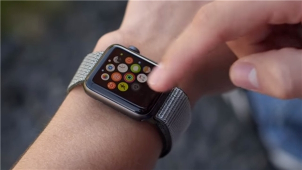 Apple Watch, popüler kadran değiştirme özelliğini geri getiriyor