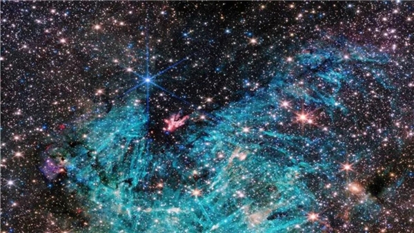 NASA'nın James Webb Uzay Teleskobu, Samanyolu'nun Yeni Görüntüsünü Ortaya Çıkardı
