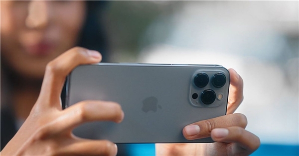 Apple, Hindistan'da yaşanan sel felaketi nedeniyle iPhone üretimini durdurdu