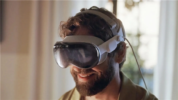 Apple, uygun fiyatlı Vision Pro'yu 2025'te tanıtacak