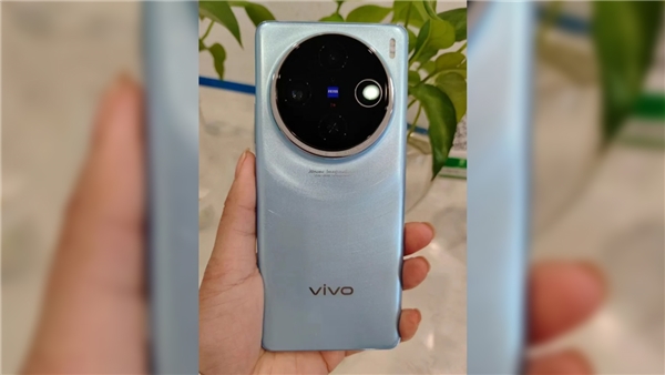 vivo X100 Canlı Görselleriyle Ortaya Çıktı