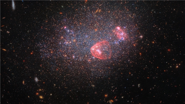 Hubble Uzay Teleskobu'ndan UGC 8091 Galaksisi Görüntüsü