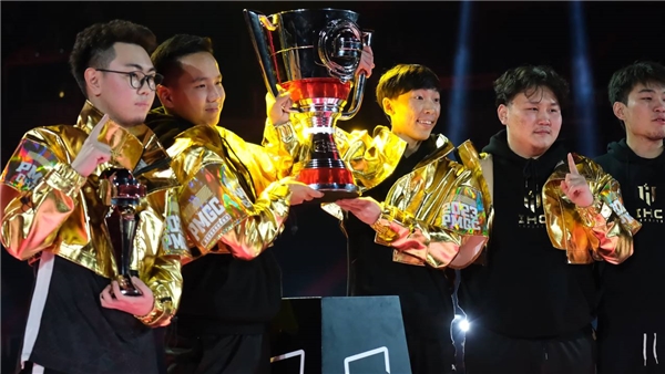 Dünyanın en başarılı PUBG Mobile takımı şampiyonluk kupasını İstanbul'da kaldırdı!