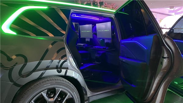 Razer ve Lexus, oyunculara hitap eden bir SUV modeli geliştirdi