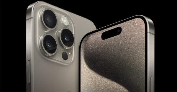 iPhone 15 Pro Kullanıcıları Arka Cam Panel Hatasıyla Karşılaşıyor