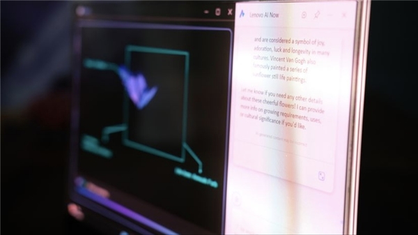 Lenovo, Şeffaf Ekranlı Laptopu MWC 2024'te Tanıttı