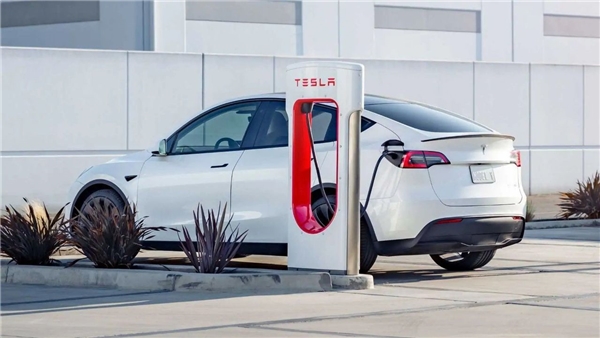 Ford, Tesla Şarj İstasyonlarını Kullanmaya Başlıyor