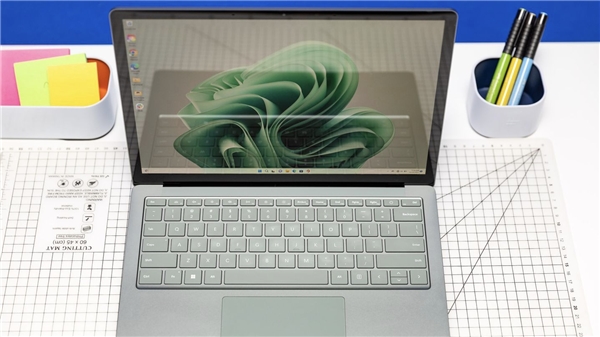 Microsoft'un Yeni Surface Modelleri: Surface Pro 10 ve Surface Laptop 6
