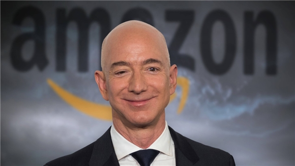 Jeff Bezos, dünyanın en zengin insanı oldu