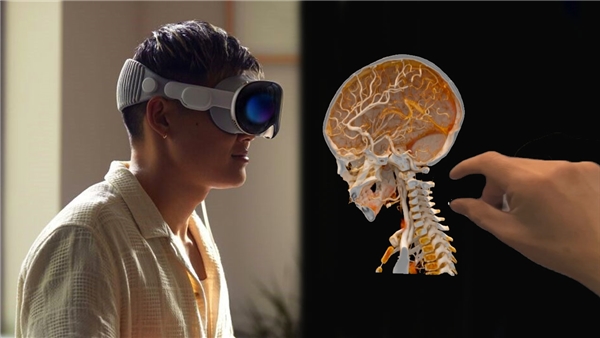 Apple Vision Pro, İngiltere'de bir ameliyatta kullanıldı
