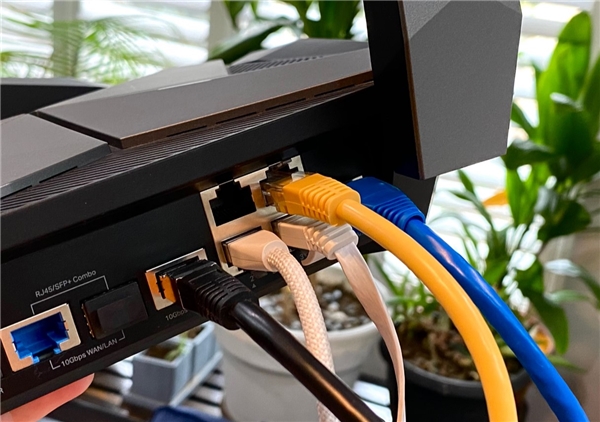 FCC, 100Mbps/20Mbps'nin altındaki internet hızları 'geniş bant' değil