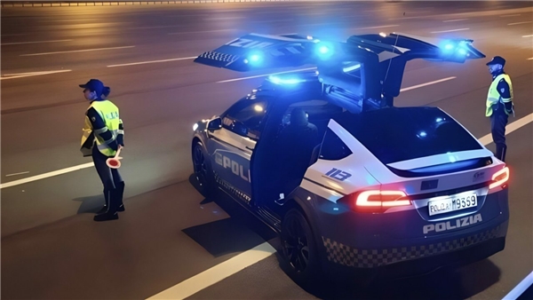 İtalya Polisi, Tesla Model X ile Elektrikli Otomobil Dönemine Geçti