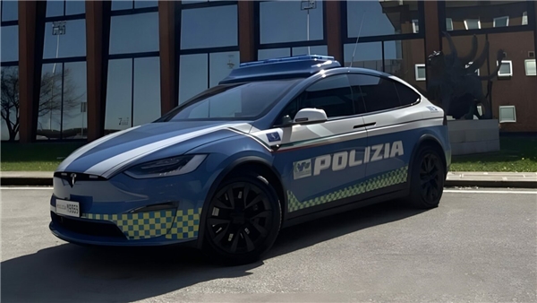 İtalya Polisi, Tesla Model X ile Elektrikli Otomobil Dönemine Geçti