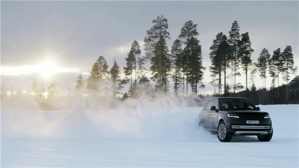 Yeni Elektrikli Range Rover Modeli 2024'te Tanıtılacak