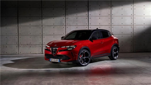 Alfa Romeo Milano: İtalyan markanın ilk tam elektrikli modeli Türkiye'de satışa çıkıyor