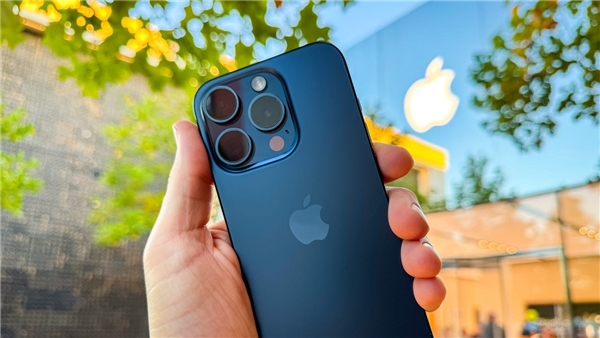 iPhone 16 Pro Max'in iPhone 15 Pro Max'e kıyasla farkları