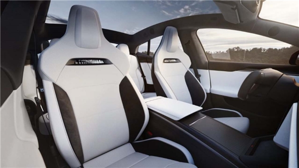 Tesla Model S Plaid için Yeni Yarış Koltukları