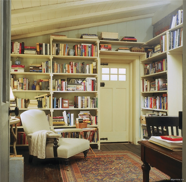 Library in Rosehill Cottage in the movie, The Holiday