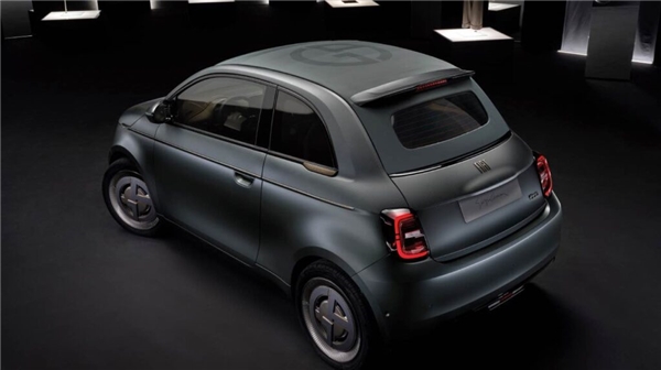 Art Basel Miami Beach 2023'te Özel Tasarım Fiat 500e Açık Artırmaya Çıktı