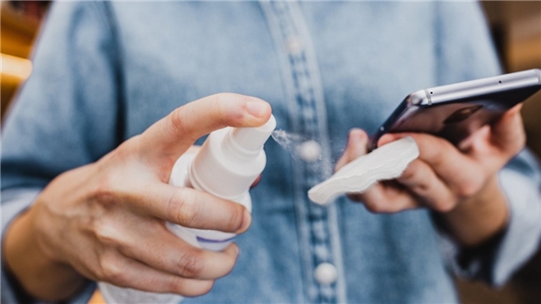 Telefon ekranı nasıl temizlenir? Dikkat etmeniz gerekenler!