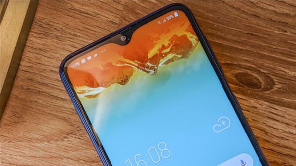Giriş segment Samsung modeli Android 12 aldı!