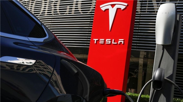 Tesla, süper bilgisayarını çalan eski çalışanına dava açtı!