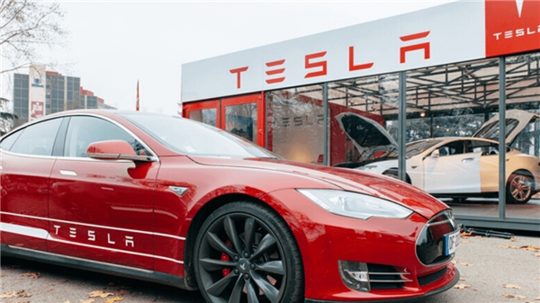 Tesla, süper bilgisayarını çalan eski çalışanına dava açtı!