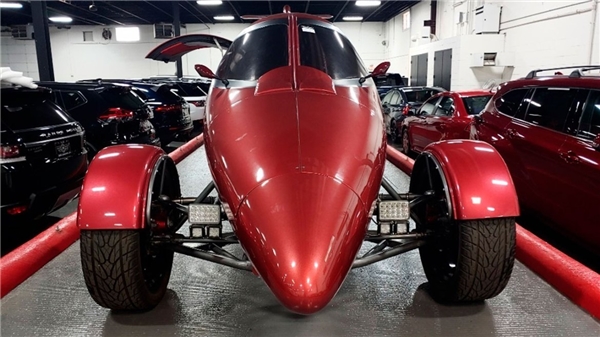 Sahibinden satılık jet motorlu limuzin: Fiyatı dudak uçuklatıyor!