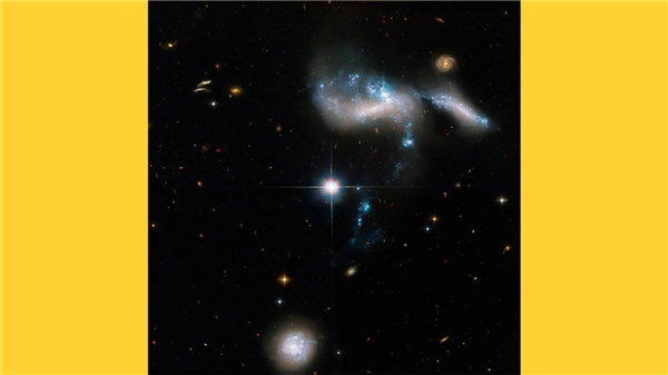 Dört cüce galaksi birleşme yolunda ilerliyor!