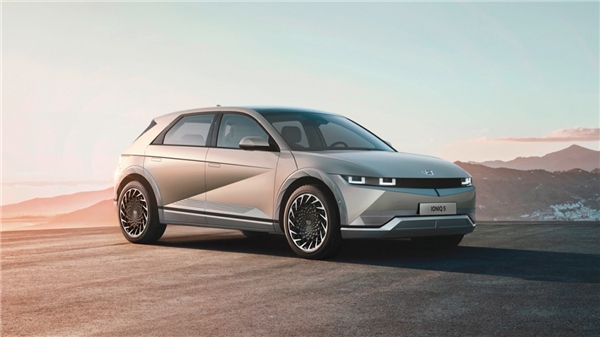 Hyundai elektrikli otomobil, Tesla'ya kendi evinde kafa tutuyor!