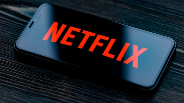 Netflix, abone kaybının acısını çalışanlarından çıkarıyor!