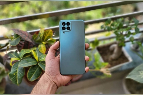Samsung'un Galaxy M53 5G ve M33 5G modellerine yeni renk seçeneği geldi!