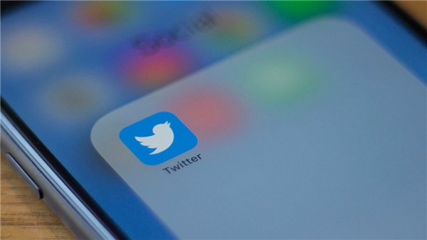 Elon Musk etkisi: Twitter'da istifaya zorlamalar başladı!