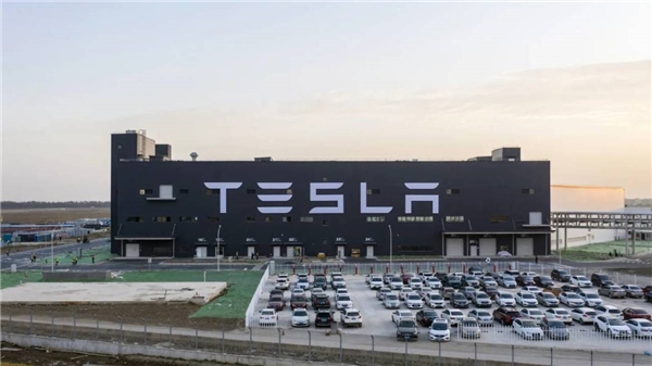 Elon Musk, Tesla çalışanlarını uyardı!