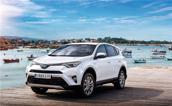 Toyota, tüm otomobillerine zam yaptı: İşte güncel fiyat listesi!