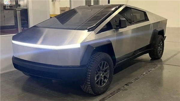 Elon Musk, Cybertruck'ın çıkış tarihini açıkladı!