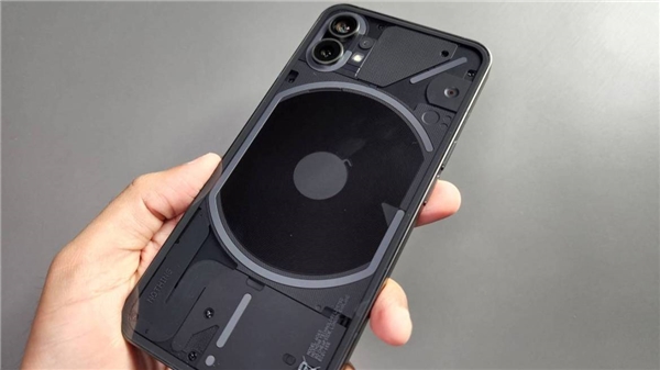 Nothing Phone (1) parçalara ayrıldı!