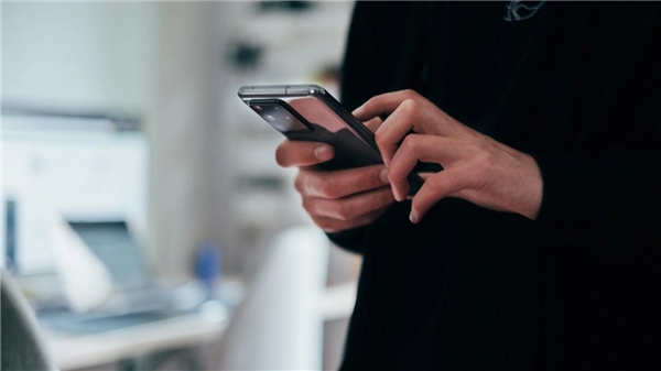 Akıllı telefonunuz sizi tutuş şeklinizden tanıyabilir!