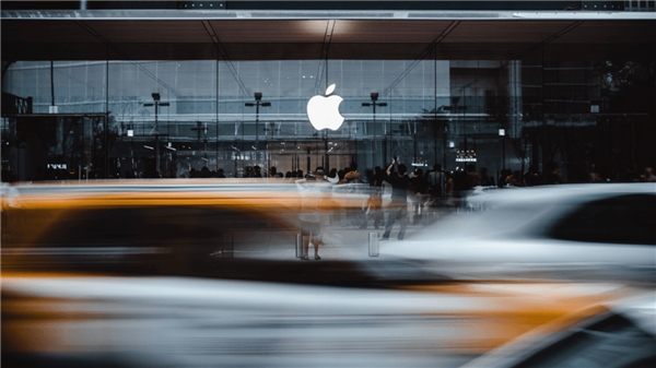 Apple, maske zorunluluğunu kaldırdı!