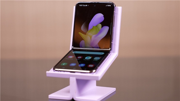 Samsung şaşırttı! Yedi yaşındaki telefona güncelleme