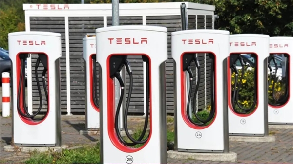 Tesla'dan tüm elektrikli otomobil sahiplerine müjde!