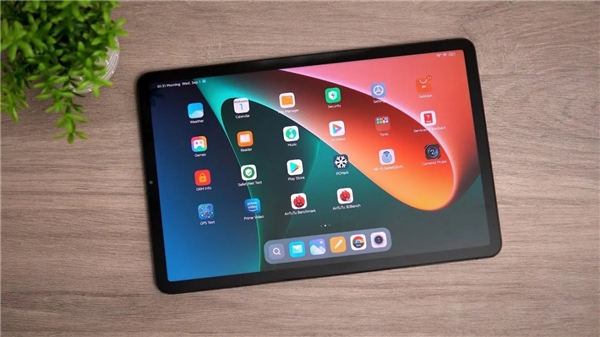 Bir Xiaomi modeli daha Android 12 güncellemesi aldı!