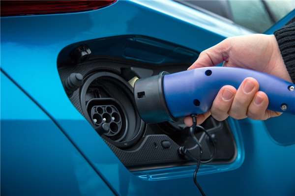Elektrikli otomobillerde yeni dönem: Benzin doldurma süresinde hızlı şarj!